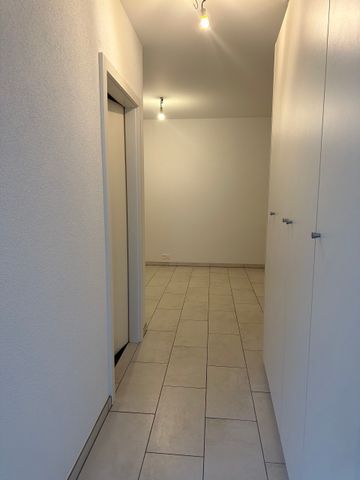 Discret appartement de 2.5 pièces en plein centre ville - Photo 2