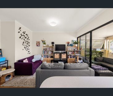 Huge Private Courtyard - Photo 3