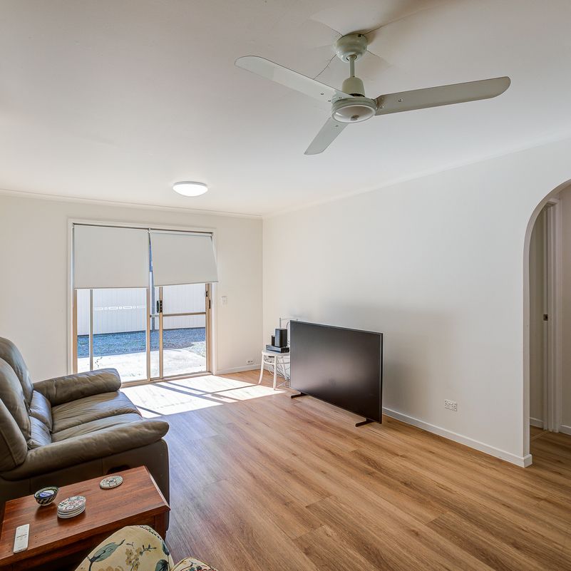 Newly Renovated 2 Bedroom Duplex Located in Studio Village - Photo 1