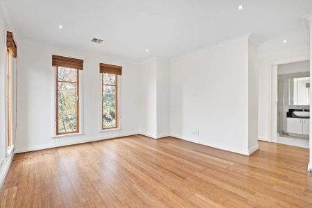 33 Kent Grove, Caulfield North. - Photo 4