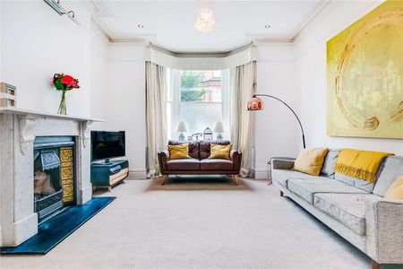 A fabulous six bedroom family house off Balham Park Road - Photo 5