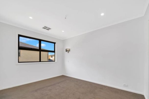 Perfectly Positioned in St Clair – Spacious, Modern & Convenient - Photo 1