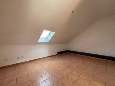 Location Appartement 4 pièces 61m² ST PIERRE 97410 - Photo 4