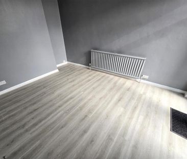 3 bedroom end of terrace house to rent - Photo 3