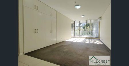 SPACIOUS AND INVITING 2 BEDROOM APARTMENT - Photo 2