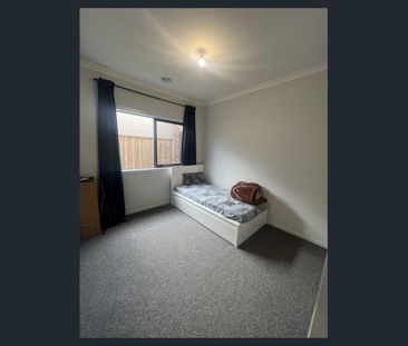 Modern Family Home in Prime Officer Location - Photo 4