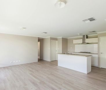 BEST KEPT SECRET IN SECRET HARBOUR ! - Photo 3