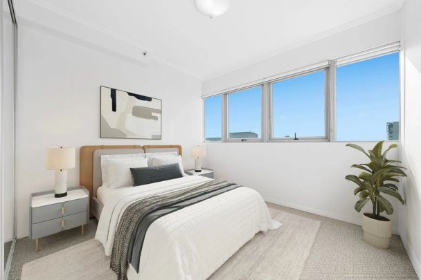 Light-filled, modern apartment located in the heart of Burwood - Photo 1