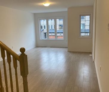 For Lease - 19 Pumpkin Corner Crescent, Barrie, Ontario - Photo 5