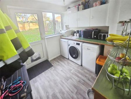 3 bedroom semi-detached house to rent - Photo 5