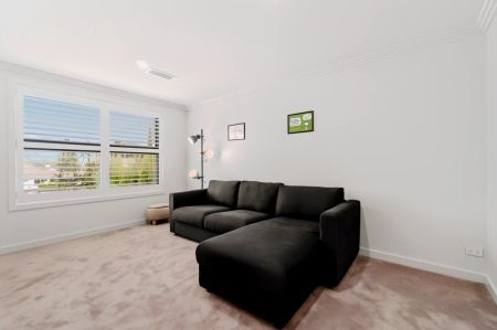 4 Bed, 3 Bath - Photo 5