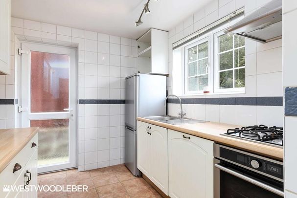 3 bedroom semi-detached house to rent - Photo 1
