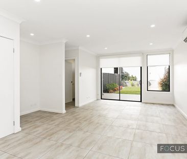 Oversized Immaculate Townhouse - Photo 5