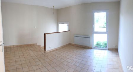 IRODOUER, rue de Dinan, appartement type 3 duplex, 63m², rez-de-chaussée, comprenant: - au re... - Photo 3