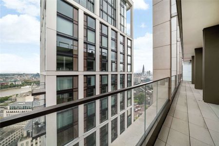 This large 2 bed apartment over 1100sqft offers a balcony with views across London. - Photo 2