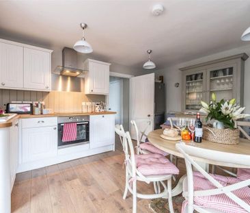 4 bedroom apartment to rent - Photo 6