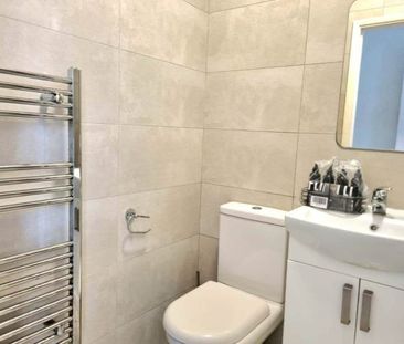 Studio Flat, Collinwood Gardens, IG5 - Photo 1