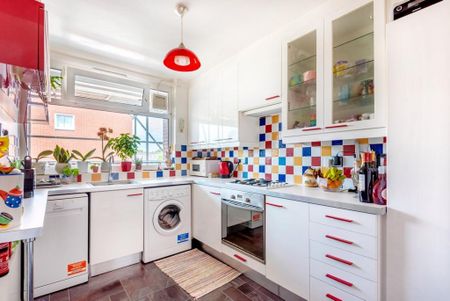 3 bedroom flat to rent - Photo 3