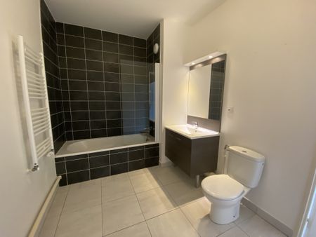 Location Appartement 2 pièces 46m² STE FOY LES LYON 69110 - Photo 3