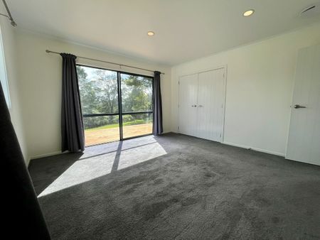 MODERN HOME WITH BONUS SLEEPOUT - Photo 4