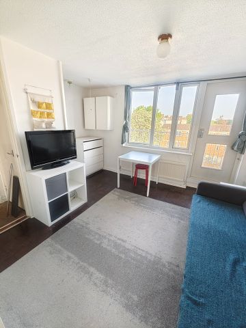 1 Bed Flat, Amina Way, SE16 - Photo 2