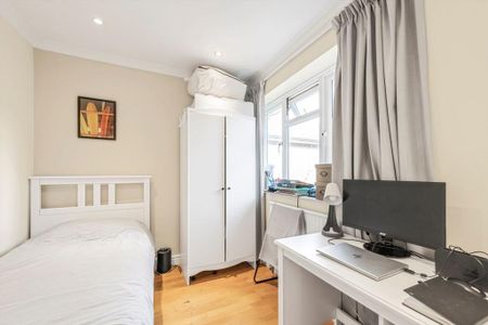 3 bedroom flat to rent - Photo 2