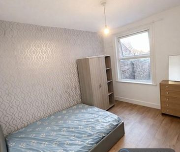 4 bedroom terraced house to rent - Photo 3