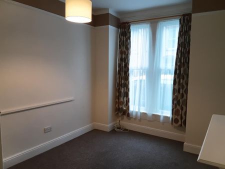 2 bedroom ground floor flat to rent - Photo 2