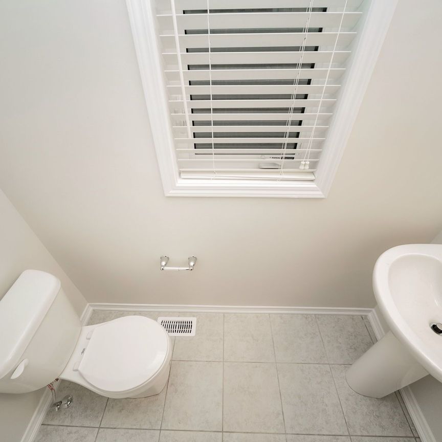 For Lease - 21 Legacy Lane, Thorold, Ontario - Photo 1