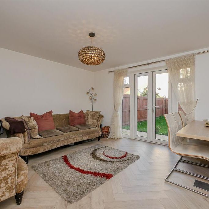 4 bedroom semi-detached house to rent - Photo 1