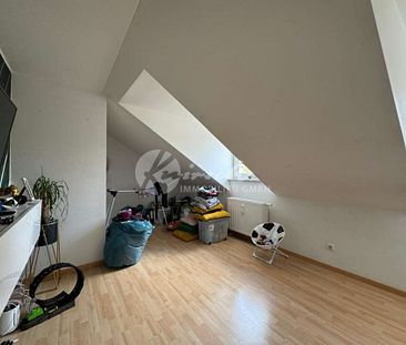 Gut geschnittene 3-Zimmer-Dachgeschosswohnung in Augsburg-Göggingen - Photo 1