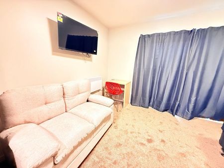 Studio Apartment with Utilities included - Photo 3