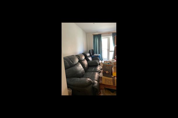 1 Bed Flat, John Thornycroft Road, SO19 - Photo 1