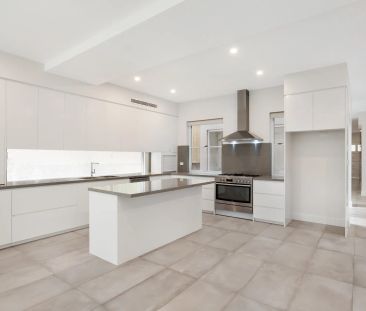 Stunning Family Home with Versatile Floorplan - Photo 1