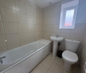 1 bedroom Flat To Let - Photo 3