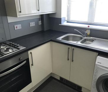 2 bedroom end of terrace house to rent - Photo 2