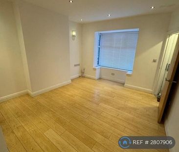 3 bedroom end of terrace house to rent - Photo 1