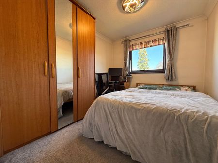 Bruntile Close, Farnborough, Hampshire, GU14 - Photo 5