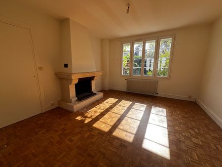 Location Maison 7 pièces 158m² - Photo 3