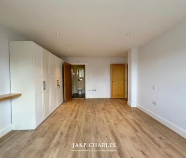 3 Bedroom Apartment - Photo 4