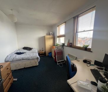 3 bedroom flat to rent - Photo 3