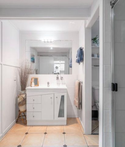 Scarborough - Photo 3