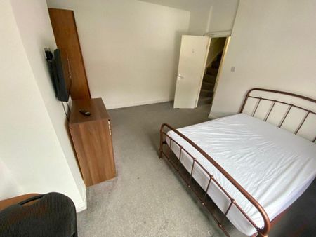 3 bedroom terraced house to rent - Photo 4