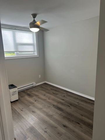 For Lease - 13 Inverness Street, Stratford, Ontario - Photo 2