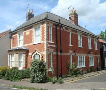 2 bedroom end of terrace house to rent - Photo 4