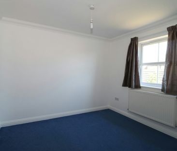 Terraced House to rent on - Photo 3