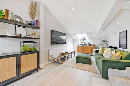 A modern two bedroom upper floor apartment with allocated, gated parking. - Photo 2