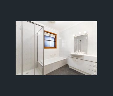 Move In And Enjoy The Convenience! - Photo 4