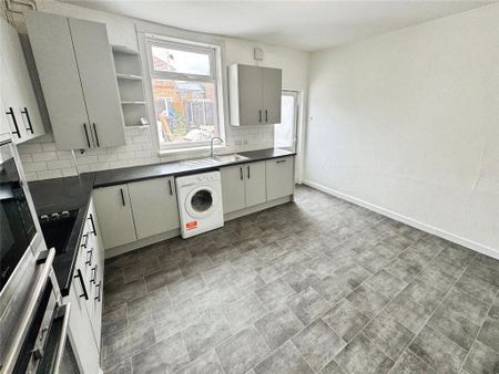 2 bedroom terraced house to rent - Photo 3