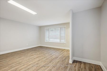 Detached Home For Lease | W8062822 - Photo 4